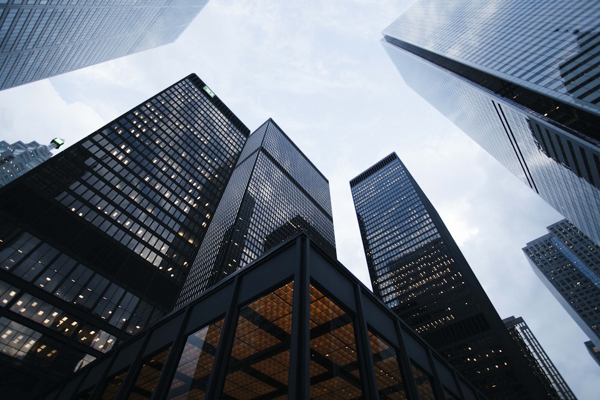 Entorno corporativo que refleja estructura, claridad y solidez institucional